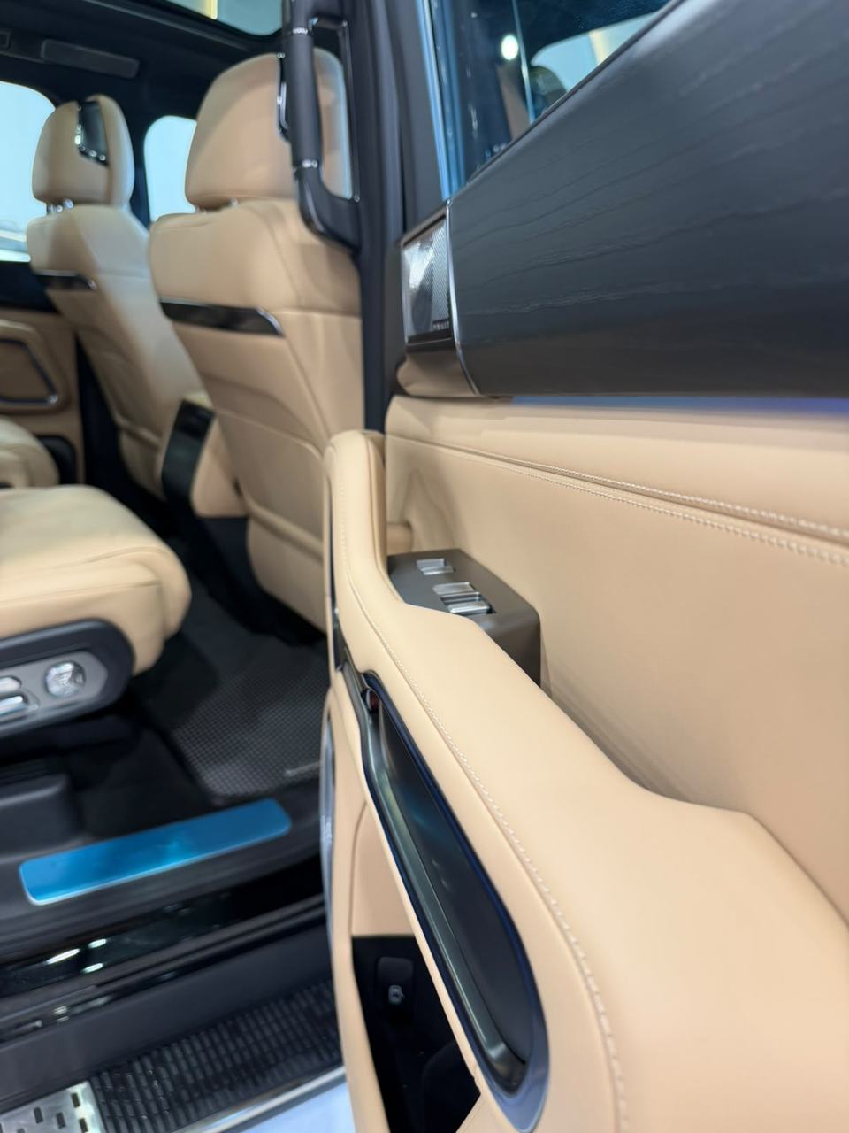 Denza B8 - Standard – bench seats