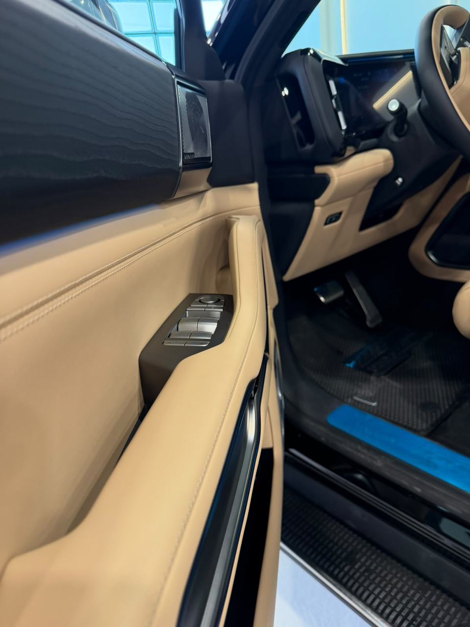 Denza B8 - Standard – bench seats
