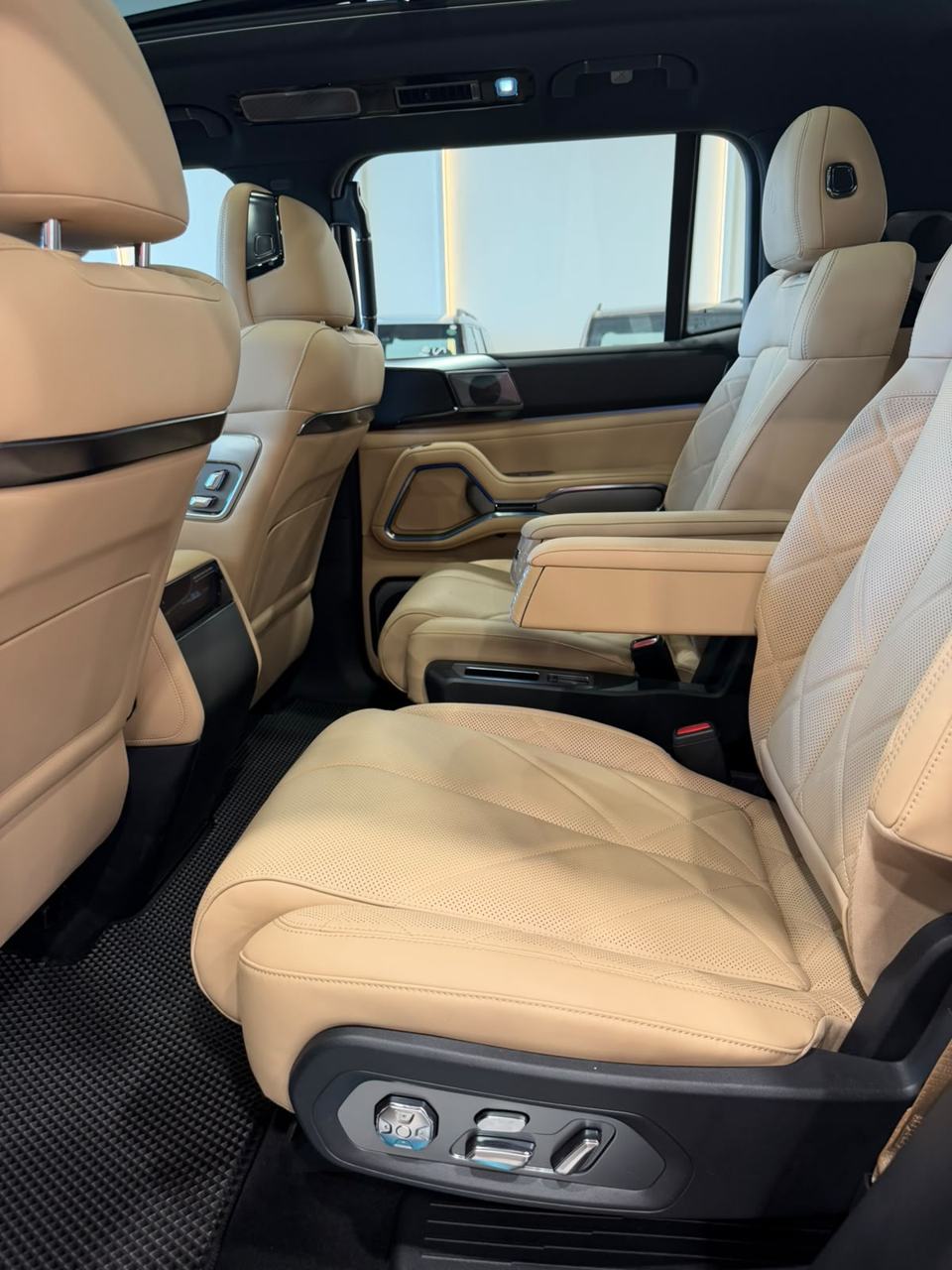 Denza B8 - Standard – bench seats