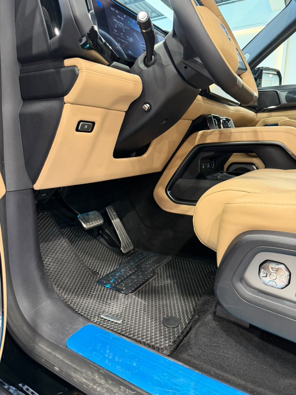 Denza B8 - Standard – bench seats